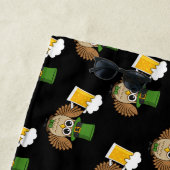 Owl Drinking Beer St Patrick's Day Pattern Strandtuch (Beispiel)