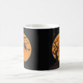 Owl hat zu Halloween-Tasse Hexenfliegen. Kaffeetasse (Mittel)