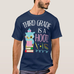 Owl Studenten Lehrer und Bücher Dritte Klasse ist  T-Shirt