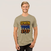 Own Your Step Drip Badger Kunst Tri-Blend Shirt (Vorderseite voll)