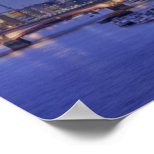 Oxo Tower and Thames River Poster (Ecke)