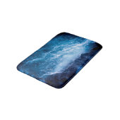 Ozean - Dunkle blaue Waves Badematte (Schrägansicht)