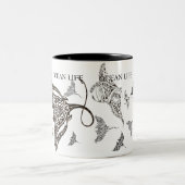 OZEAN-LEBEN-Schule des Mantarochens Zweifarbige Tasse (Mittel)