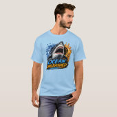 Ozean Unleashed Hai – Kühner blauer und orangefarb T-Shirt (Vorne ganz)