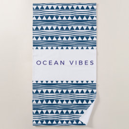 Ozean-Vibes geometrisch  – marineblaue Küste Strandtuch