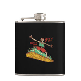 Ozeane Rosmusik zum Soul auf einer Flasche Flachmann