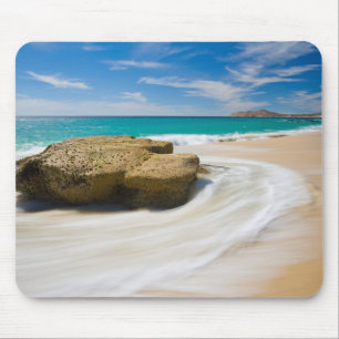 Ozeanische Gezeiten wirbeln am Strand Mousepad