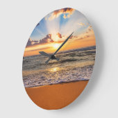 Ozeansonnenaufgang, tiefblauer Horizont. Große Wanduhr (Winkel)