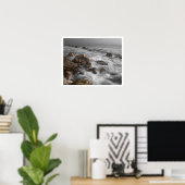 Ozeanwellen am Rocky Beach Poster (Heimbüro)