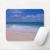 Ozeanwellen, die auf sandigen Strand schäumen Mousepad (Mit Mouse)