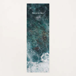Ozeanwellen in dunklem Teal, abstraktes Wasser  Yogamatte