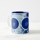 Ozeanwellen-Monogramm Zweifarbige Tasse (Vorderseite Links)