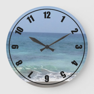 Ozeanwellen und Sandstrand Große Wanduhr