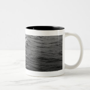 Ozeanwellen Zweifarbige Tasse