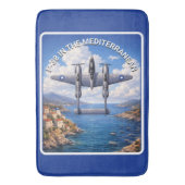 P-38 Lightning über dem Mittelmeer Badematte (Vorderseite Vertikal)