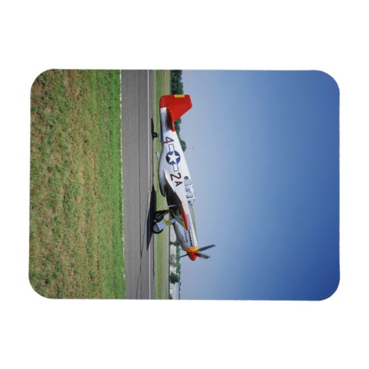 P-51 C Tuskegee Roter Schwanz Flugzeug bei der CAF Magnet (Horizontal)