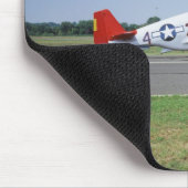 P-51 C Tuskegee rotes Schwanzflugzeug an der Mousepad (Ecke)