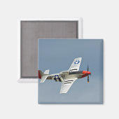P-51D Mustang Fighter mit D-Day-Markierungen Magnet (Vorderseite/Rückseite)