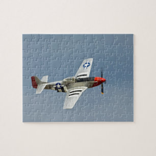 P-51D Mustang-Jäger mit D-Day-Markierungen im Flug Puzzle