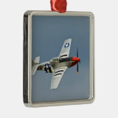 P-51D Mustang-Kämpfer mit dem Silbernes Ornament (Rechts)