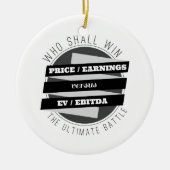 P/E Verhältnis gegen EV/EBITDA Verhältnis Keramikornament (Vorne)