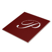 P Monogramm, weiß auf dunkelrot, Fliese (Seite)