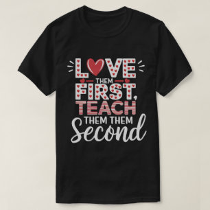 PA11 Liebe sie zuerst, unterrichten sie zweitens - T-Shirt