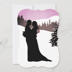 Paar auf einer schneebedeckten Winterhochzeit Einladung