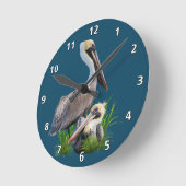 Paar braune Pelikane, anpassbar Runde Wanduhr (Winkel)