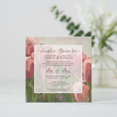 Paar Duschkoralle Tulip Blumenholz Hochzeit Einladung (Stehend Vorderseite)
