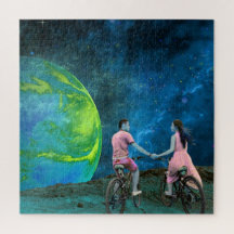 Paar Fahrradfahrt auf dem Mond im Weltraum