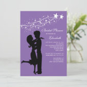 Paar in Liebe Brautdusche Einladung Lila (Stehend Vorderseite)