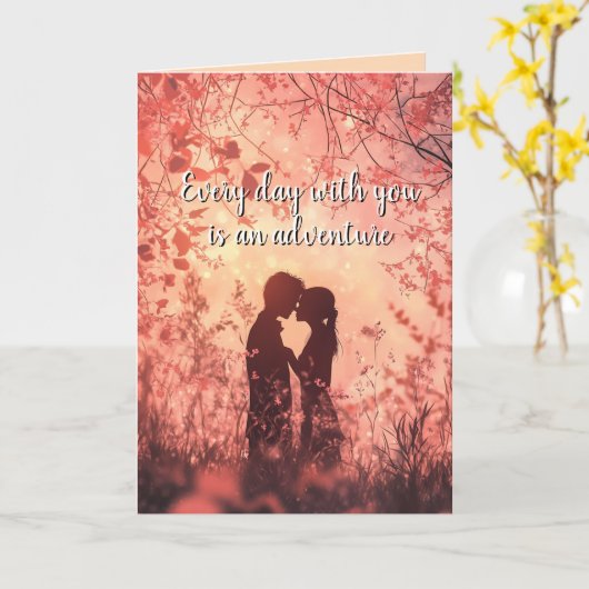 Paar in Liebe Silhouette und Wald Valentines Karte (Gelbe Blume)