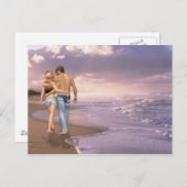 Paar in Liebe Spazieren am Strand in den Sonnenunt Postkarte (Vorne/Hinten)