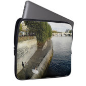 Paar in Paris Laptopschutzhülle (Vorne Rechts)