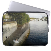 Paar in Paris Laptopschutzhülle (Vorderseite)