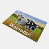 Paar Kühe in der Weide Willkommen Fußmatte (Schrägansicht)