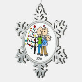 Paar mit Baby Boy Dated Snowflake Ornament (Rechts)