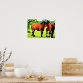 Paar polnischer roter Pferde in der Bucht | Grüne  Poster (Küche)