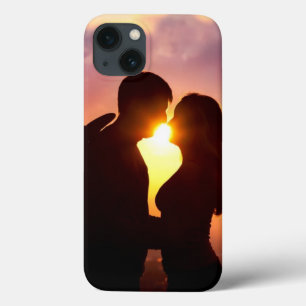 Paar-Silhouette am Sonnenuntergang iPhone 13 Hülle