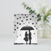 Paar Stehend unter einem Regenschirm, herzförmiger Postkarte (Stehend Vorderseite)