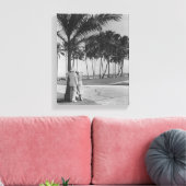 Paar Stehend unter Tree Leinwanddruck (Insitu (Wohnzimmer))