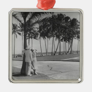 Paar unter Baum stehend Ornament Aus Metall