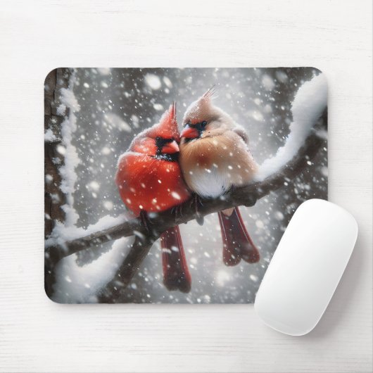 Paar von Kardinälen auf einer verschneiten Zweigst Mousepad (Mit Mouse)