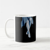 Paar weiblicher Legen Kaffeetasse (Links)