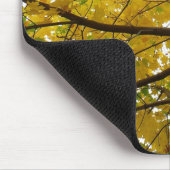 Paare der gelben Ahornbäume Herbstnatur Mousepad (Ecke)