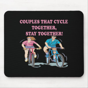Paare, die zusammen radfahren mousepad