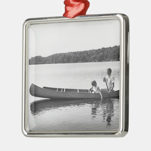 Paare in einem Kanu Silbernes Ornament (Links)