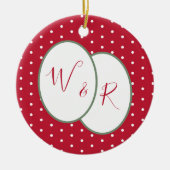 Paare Mit Monogramm Unser erstes Weihnachtsrot Keramik Ornament (Vorne)