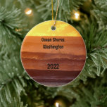 Pacific Beach Sunset Foto Keramik Ornament<br><div class="desc">Dieses wunderschöne Ornament zeigt ein spektakuläres,  farbenfrohes Sonnenuntergang-Foto,  das von einem friedlichen Strand in Ocean Shores,  Washington,  aufgenommen wurde.</div>